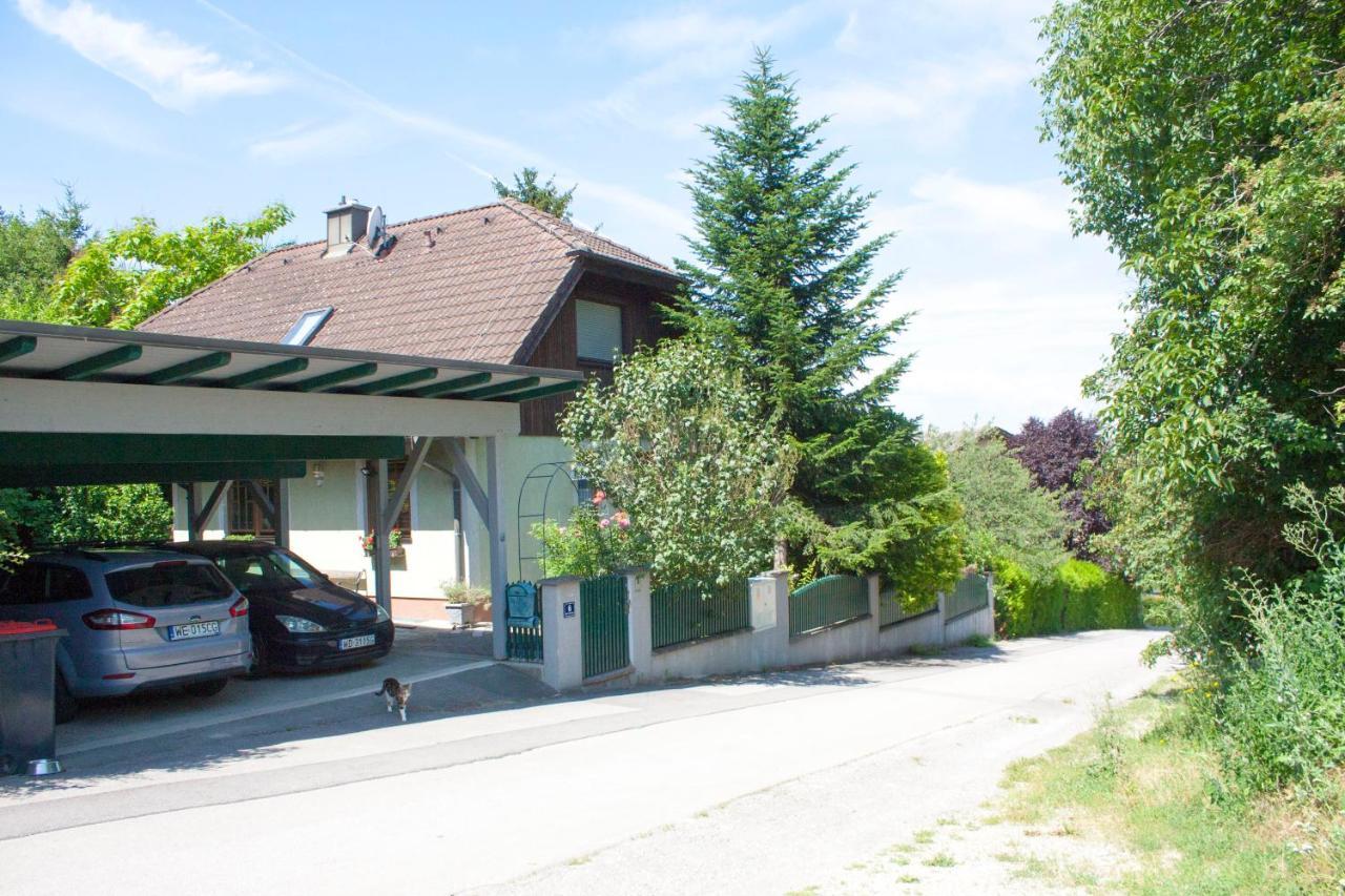 B&B Family Basement Apartment, Breakfast, Free Parking, 5Km From Tulln Chorherrn Exterior photo