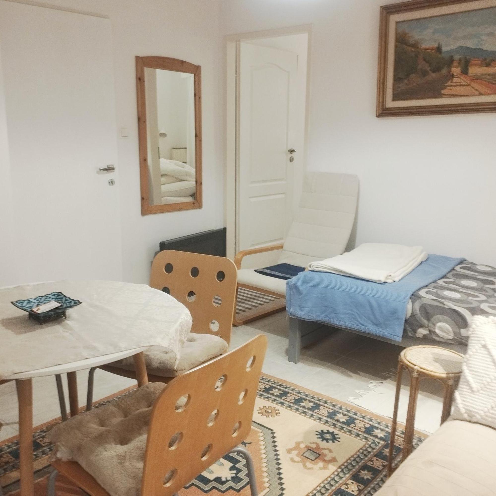 B&B Family Basement Apartment, Breakfast, Free Parking, 5Km From Tulln Chorherrn Exterior photo
